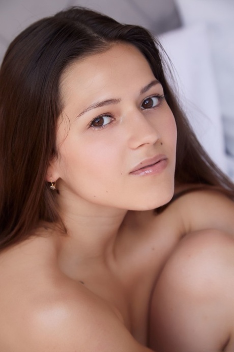 busty solo hd images