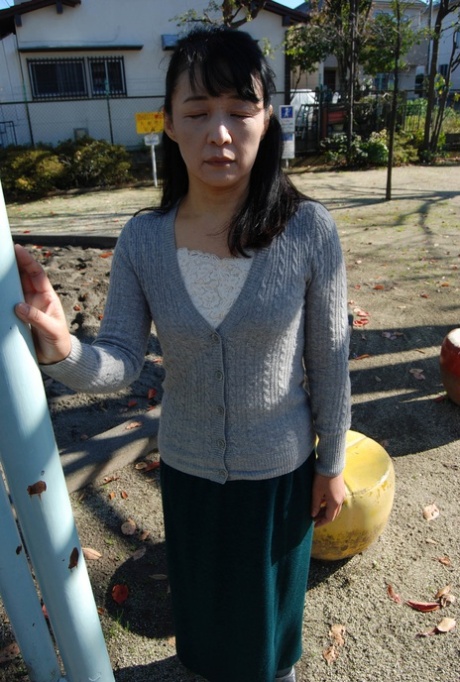 grand-mère asiatique haut xxx img