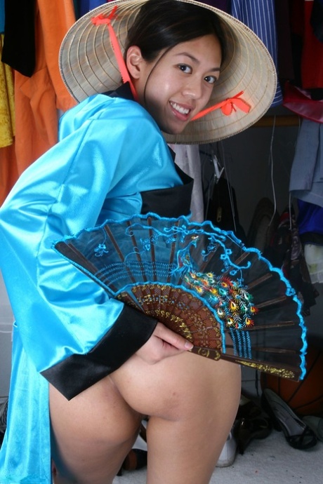 asiatique penché nu érotique image