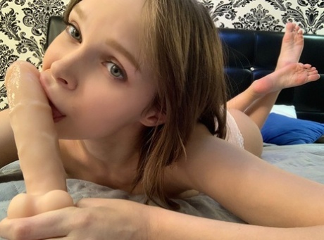 pretty feet naked pic
