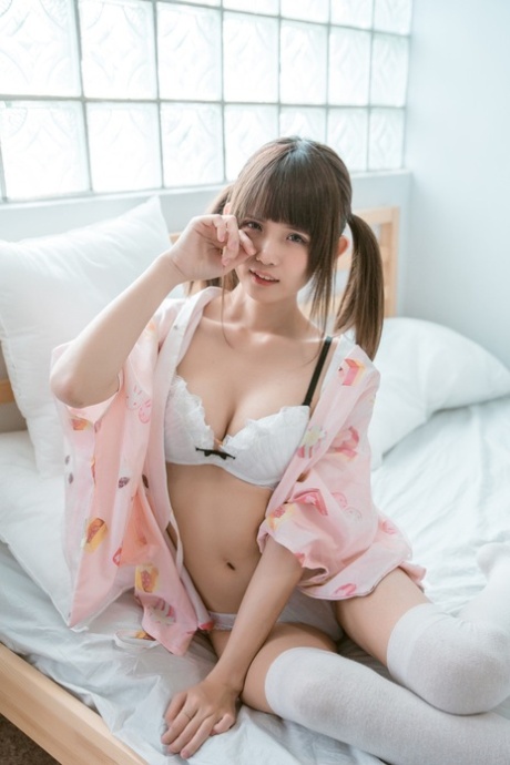 asiatiska flätor nakenbilder hög kvalitet foton