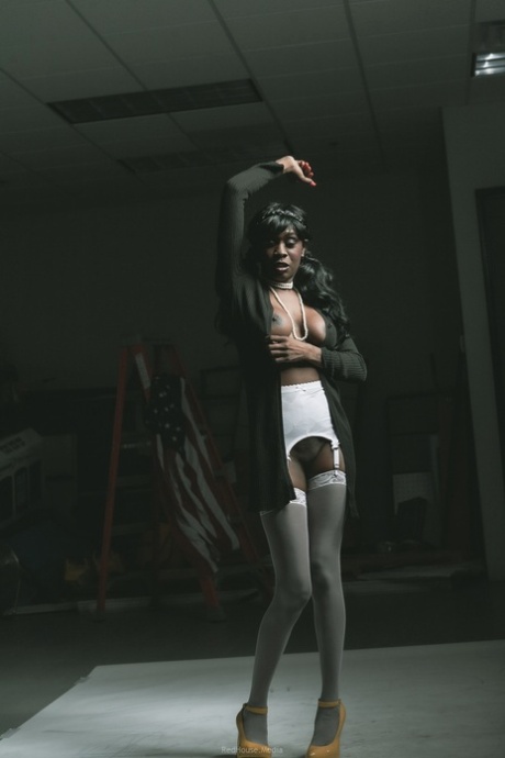 domination féminine ébène bel adulte img