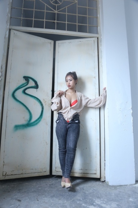 jeans asiatici porno artistico immagine