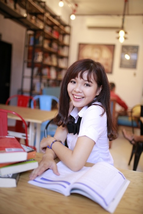 asian schoolgirl hot archive