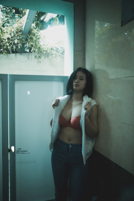 短发少女 性感 圖片
