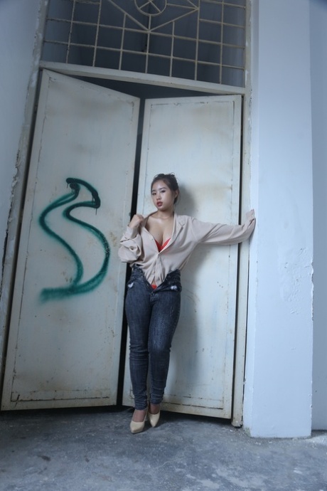 petite asian hot nude galleries