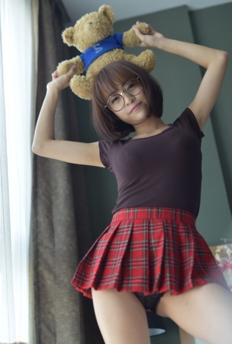 女学生裙 藝術色情 畫廊