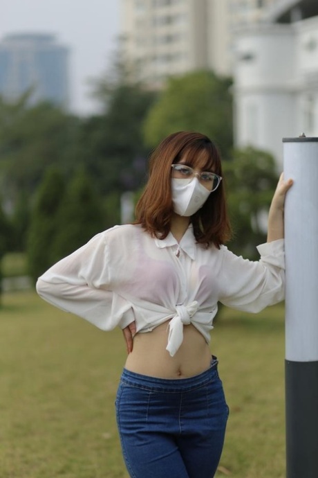 亚洲眼镜 性感裸體 圖片