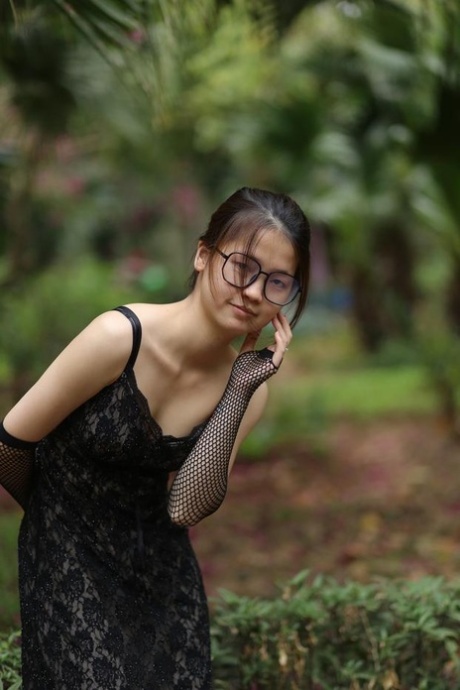 asiatiska glasögon pornografisk erotik bild