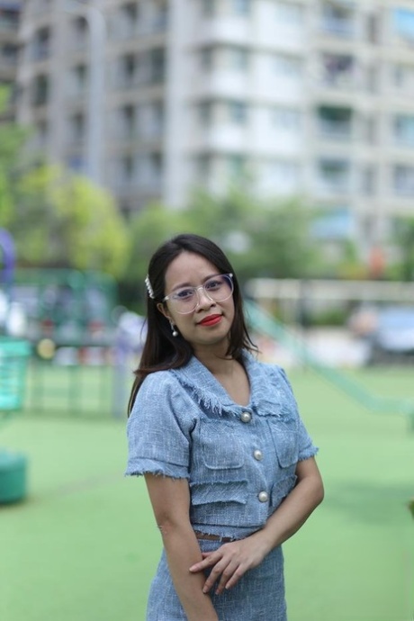 asiatisk utomhus sexig bild