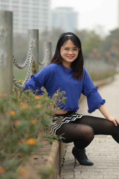 asian pantyhose naked photos