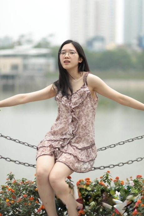 亚洲眼镜 色情 圖片