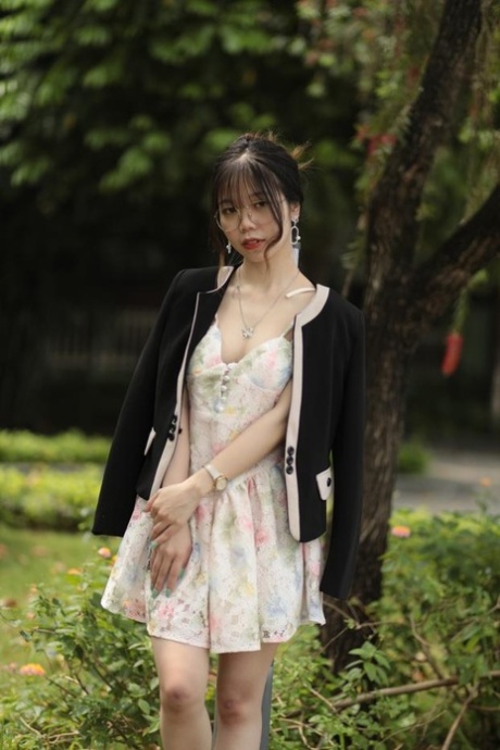 lunettes asiatiques assez nue galeries