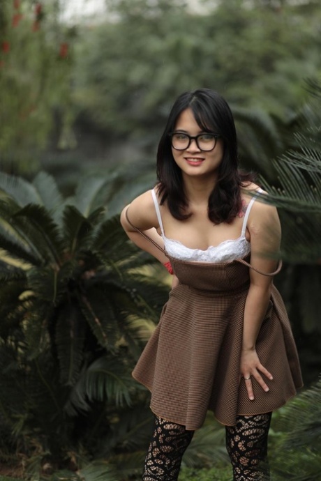 teen glasses hot naked images