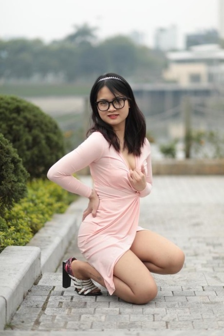 亚洲眼镜 成人 畫廊