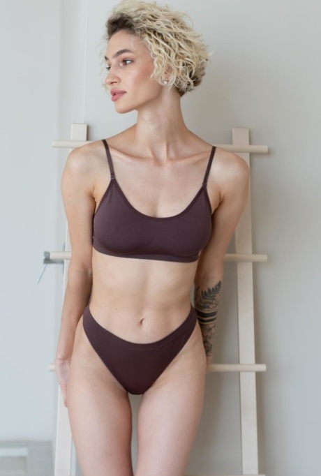 lingerie blonde adulte parfait galeries