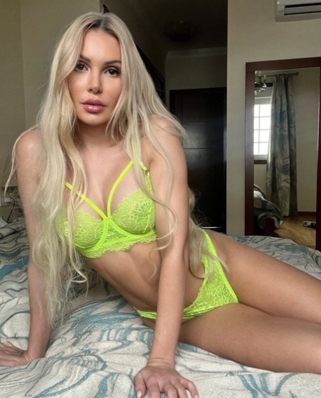 lingerie selfie erotic pic