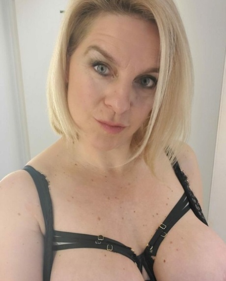 curvy blonde best galleries