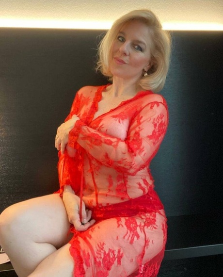 cute mature beautiful porn picture
