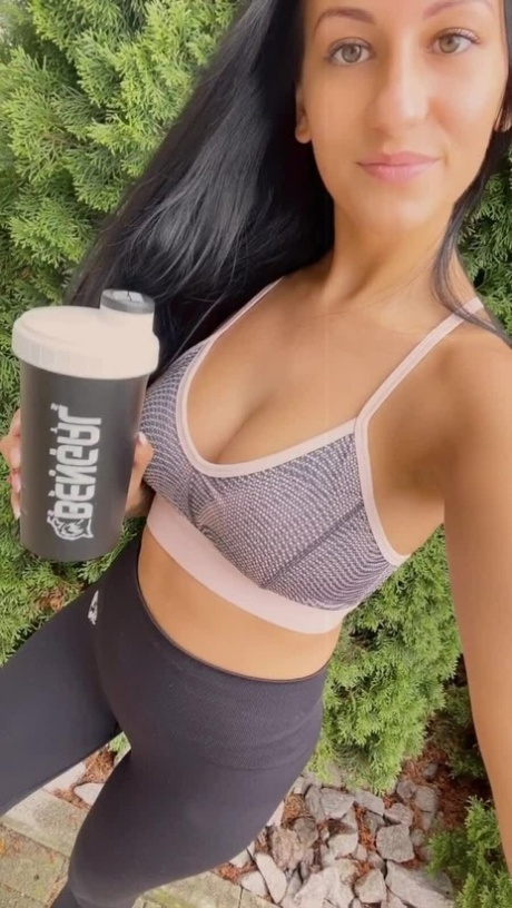 amateur yoga pants sexy nudes pic