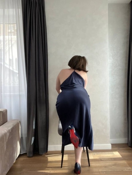 pawg skirt naked image