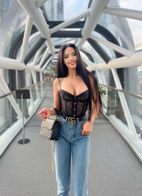 busty solo hot sexy galleries
