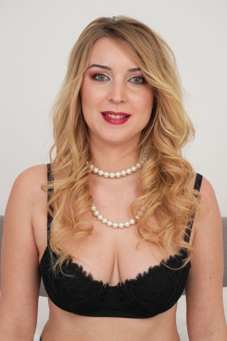 mom lingerie porno photo