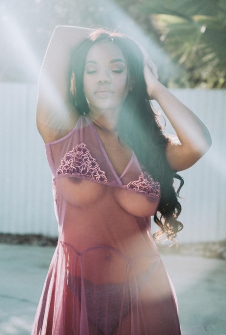 ebony babe nudes photos