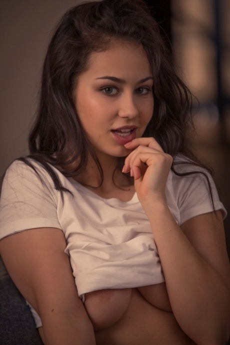 brunett babe perfekt porr foto