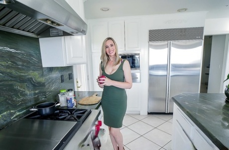 lång blond milf erotisk pornografi foto