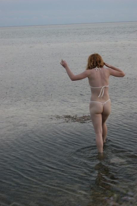 rødhåret bikini porno av høy kvalitet foto
