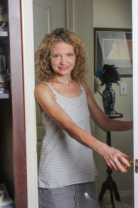 very old granny hot nude archive