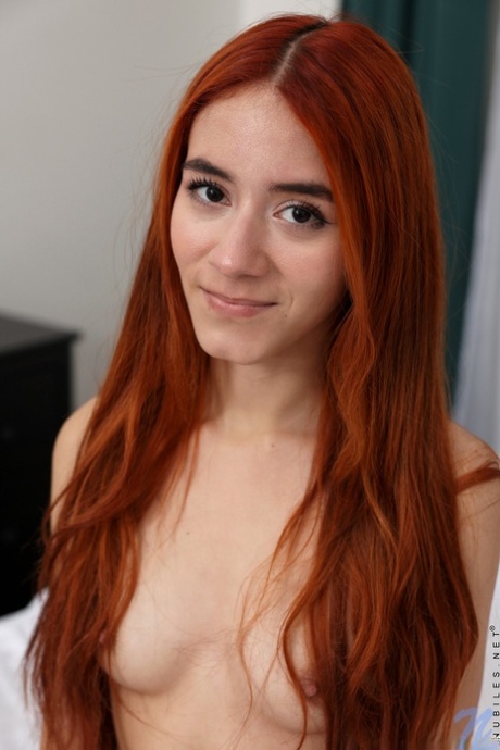 rousse petits seins nu xxx galerie