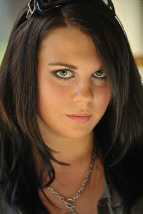 bbw brunette top pics
