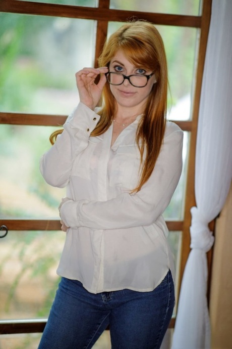 milf glasses nude photo