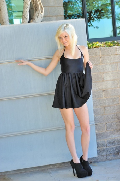 Cute Chloe free actress gallery