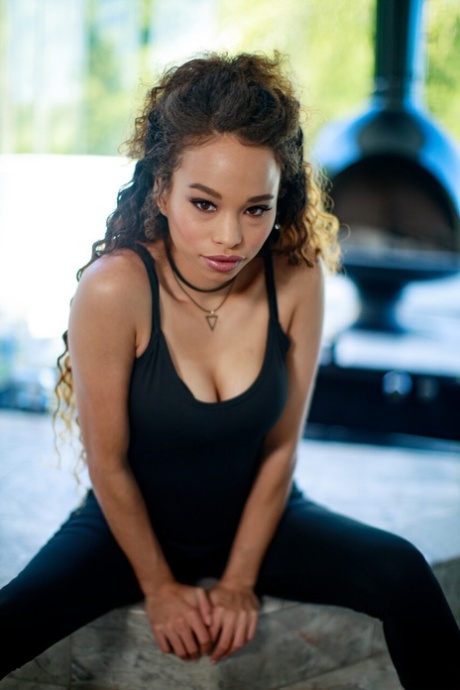 curly ebony hd pictures