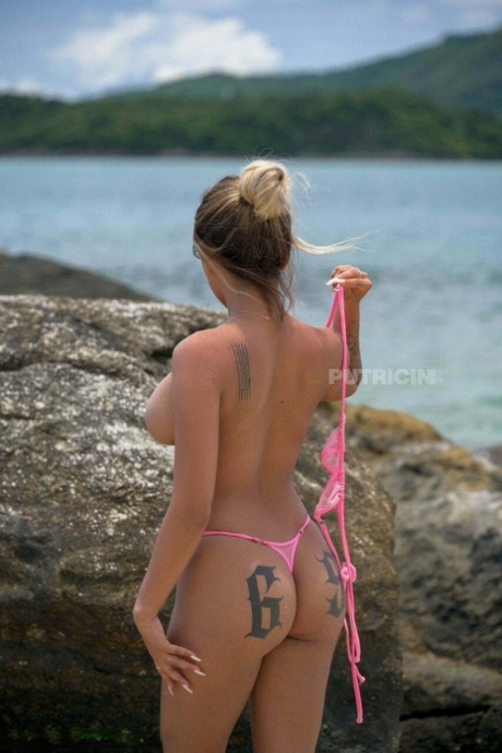 rousse aux courbes généreuses xxx parfait images
