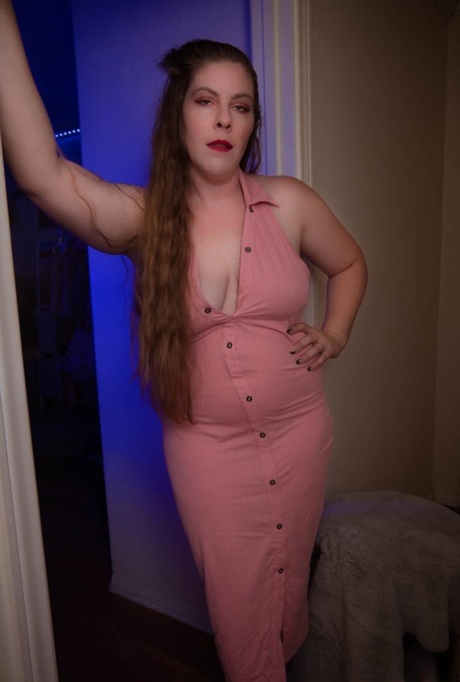 chubby cleavage naked pics