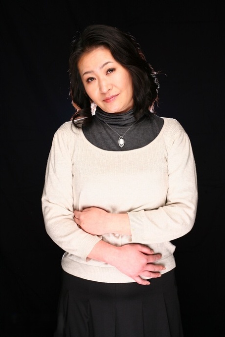 mogen asiatisk milf konst foto