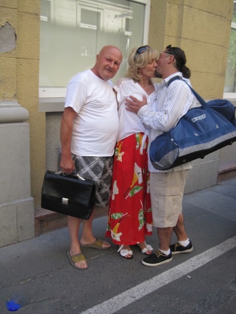 old mature xxx photo