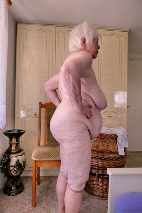granny big tits naked gallery