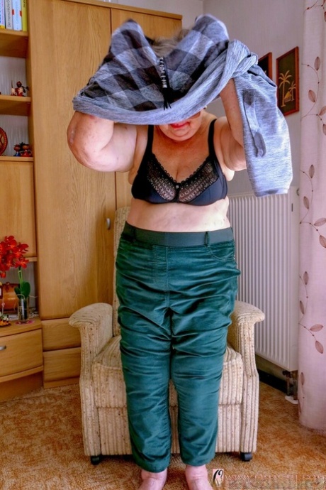 granny saggy tits nudes picture