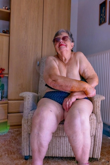 curvy granny free sex photos