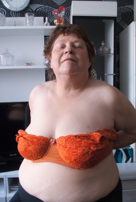 mormor stora bröst naken fin gallerier
