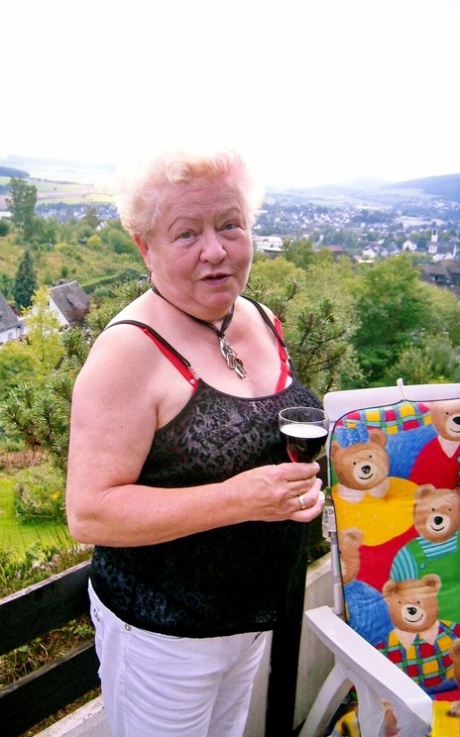 petite granny sexy pictures