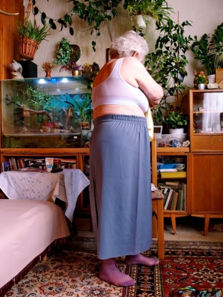 old fat granny hd pic