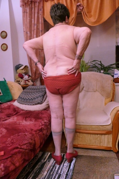 big booty granny art naked pic