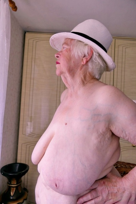 granny saggy tits sexy xxx photos