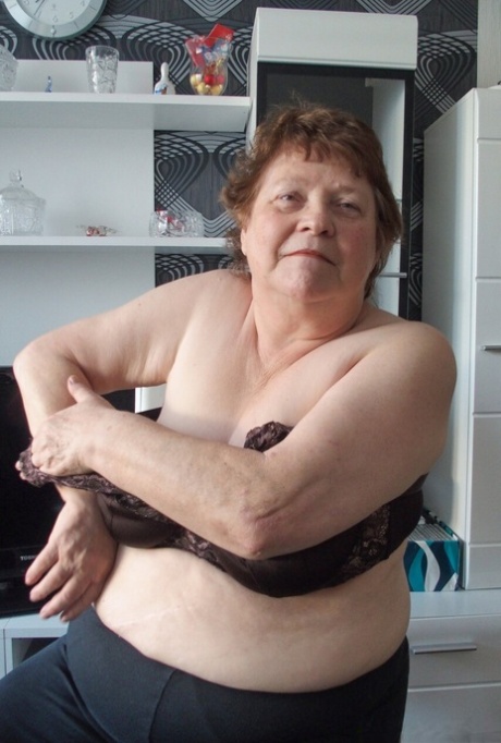 fat granny free naked photos